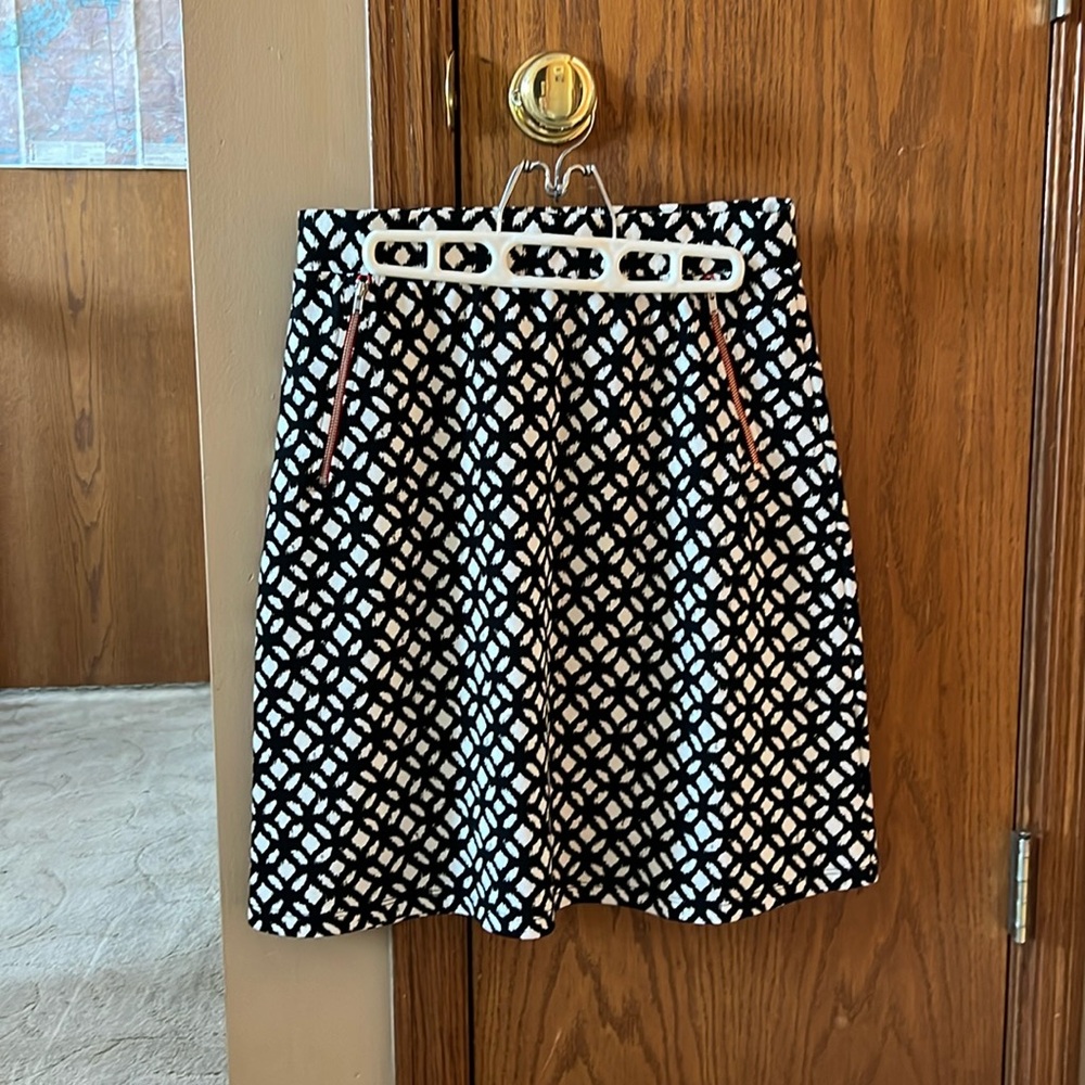 Great work to evening skirt in fun black and white print ❤️